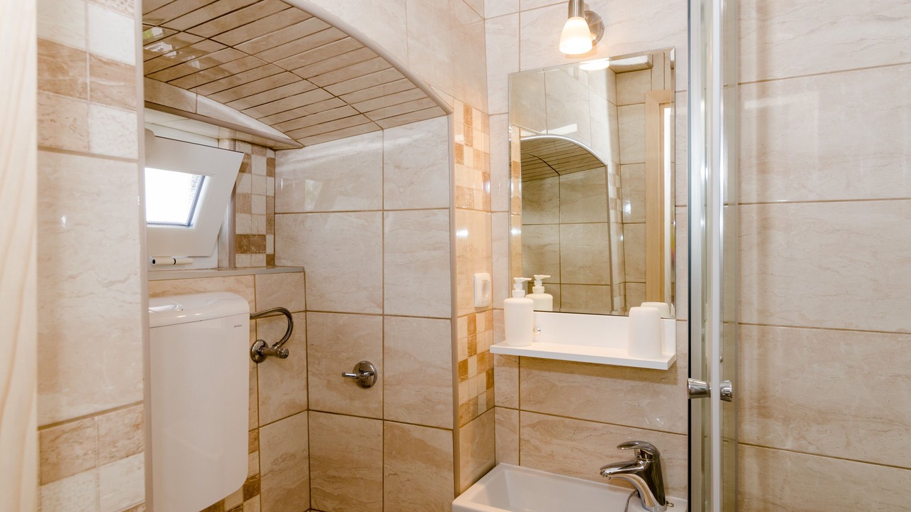Photo of Bathroom in Pile