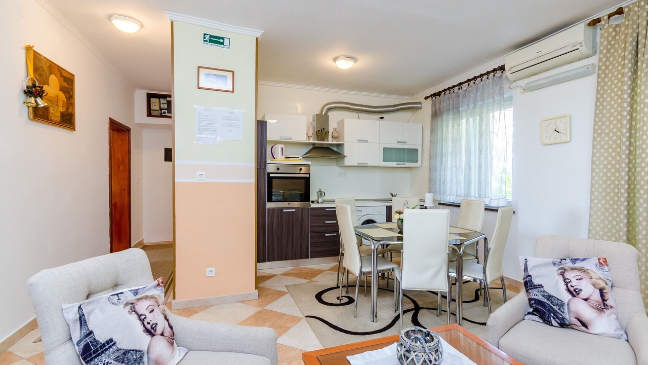 Photo of Livingroom in Gornji Kono