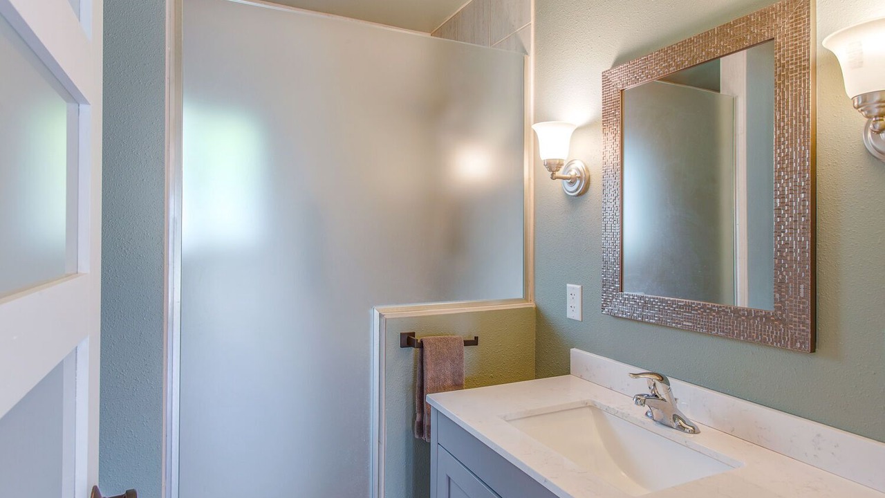 Photo of Bathroom in Oroville