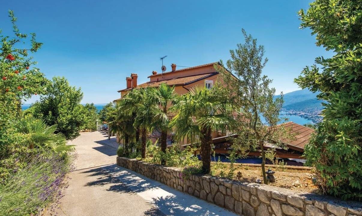 Photo of Outdoor in Rubesi