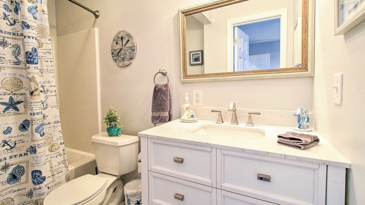 Photo of Bathroom in Oceanmarsh Subdivision