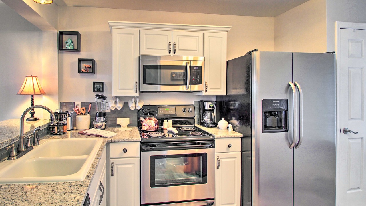 Photo of Kitchen in Oceanmarsh Subdivision