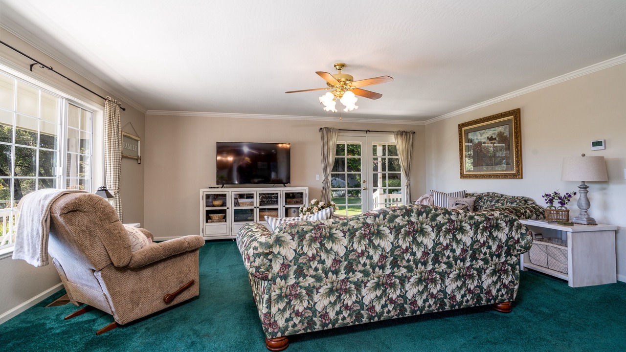 Photo of Bedroom in Redwood Valley