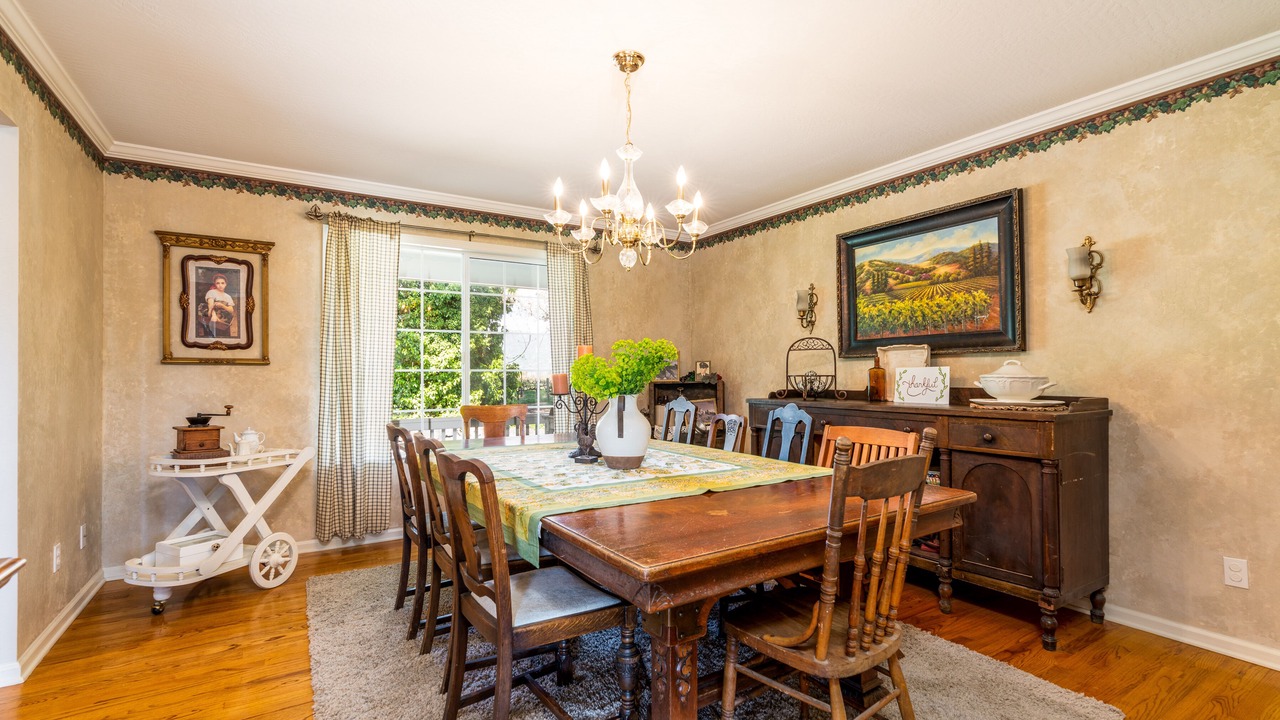 Photo of Livingroom in Redwood Valley