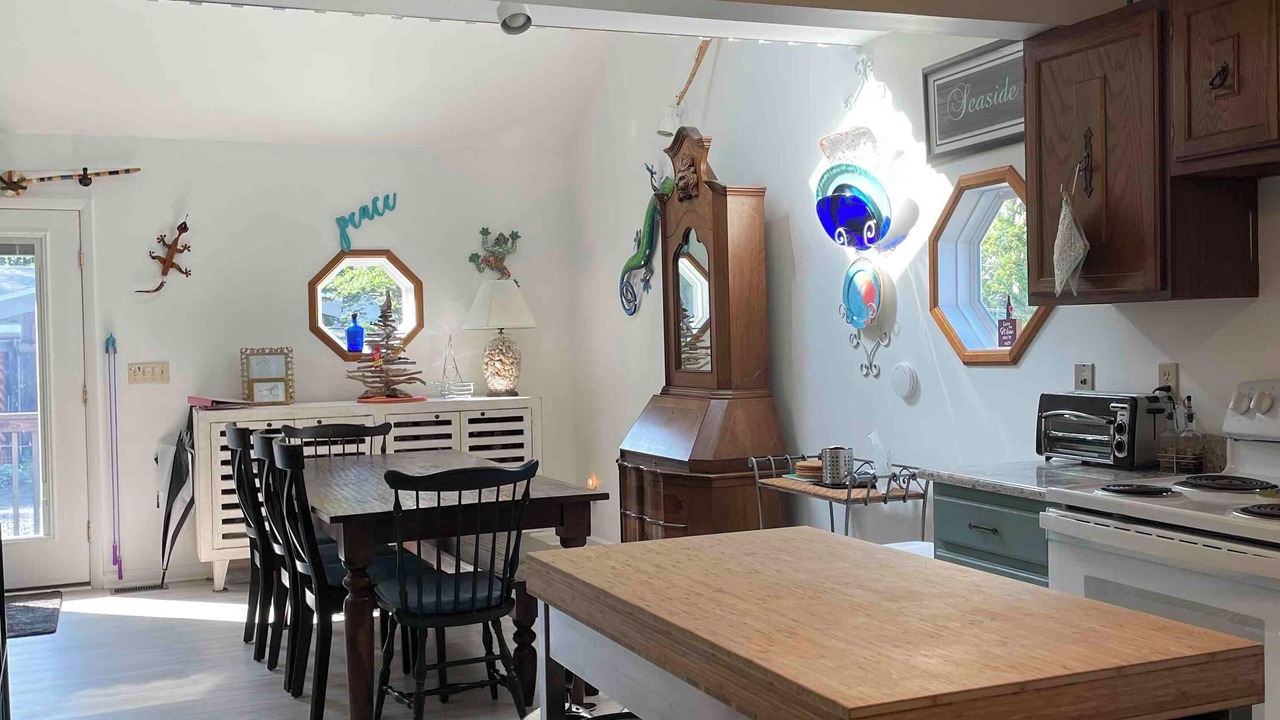 Photo of Kitchen in Calvert Beach-Long Beach