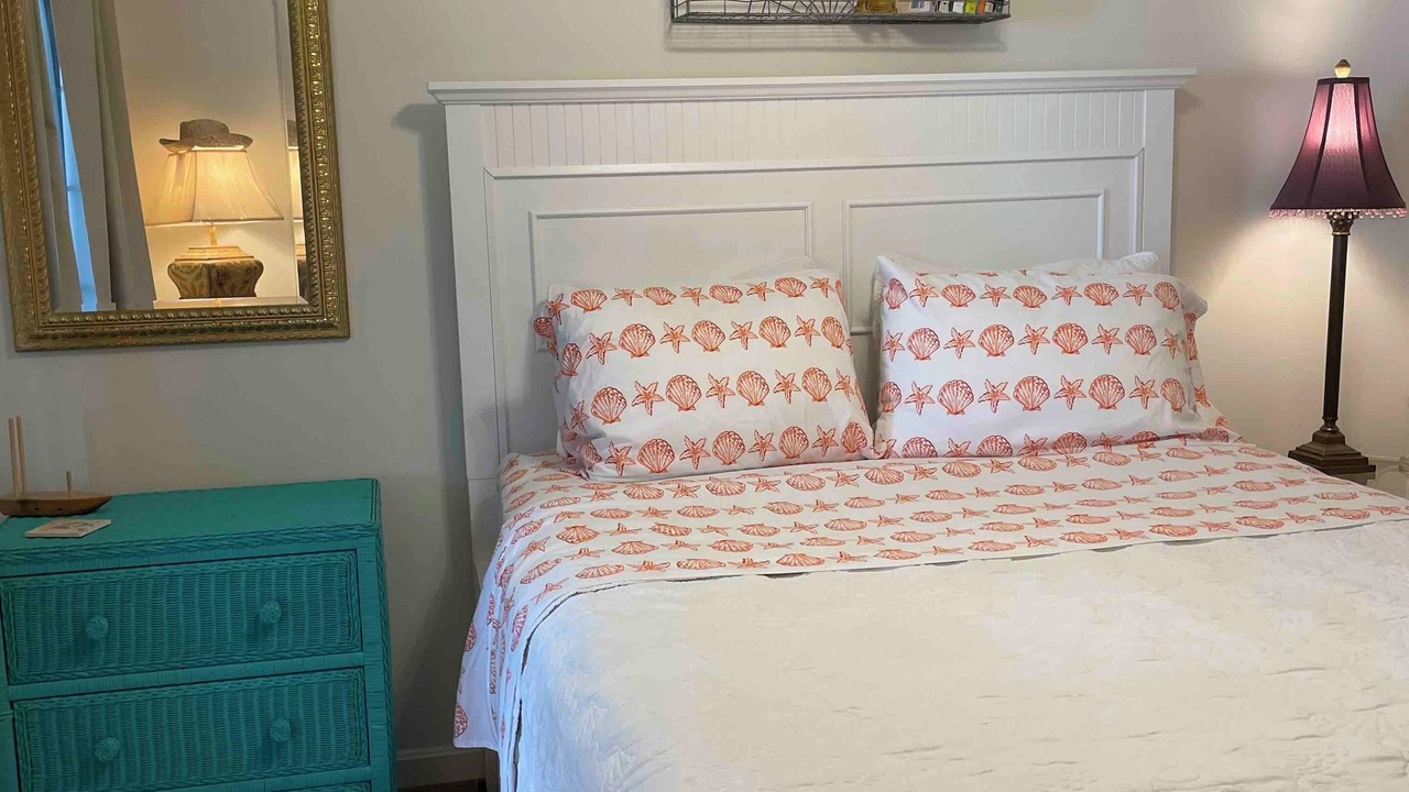 Photo of Bedroom in Calvert Beach-Long Beach