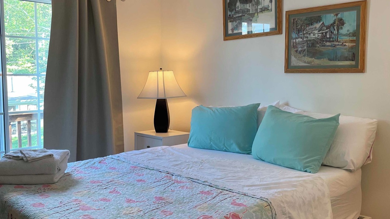 Photo of Bedroom in Calvert Beach-Long Beach