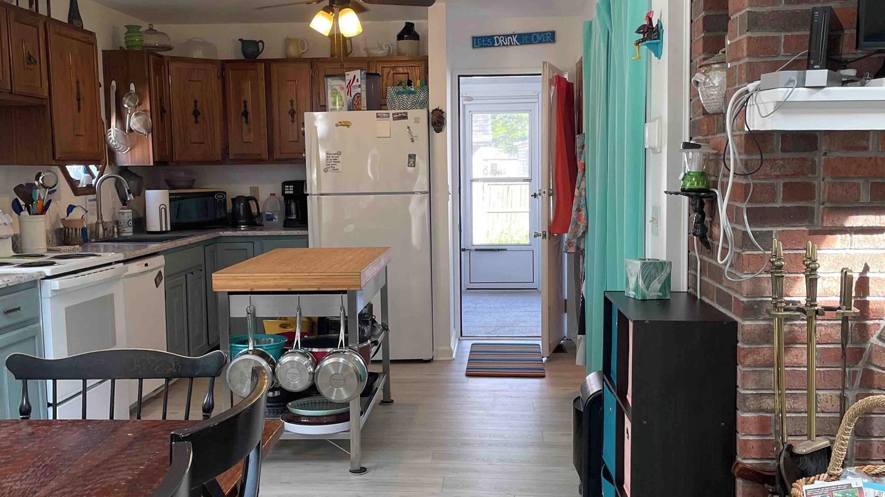 Photo of Kitchen in Calvert Beach-Long Beach