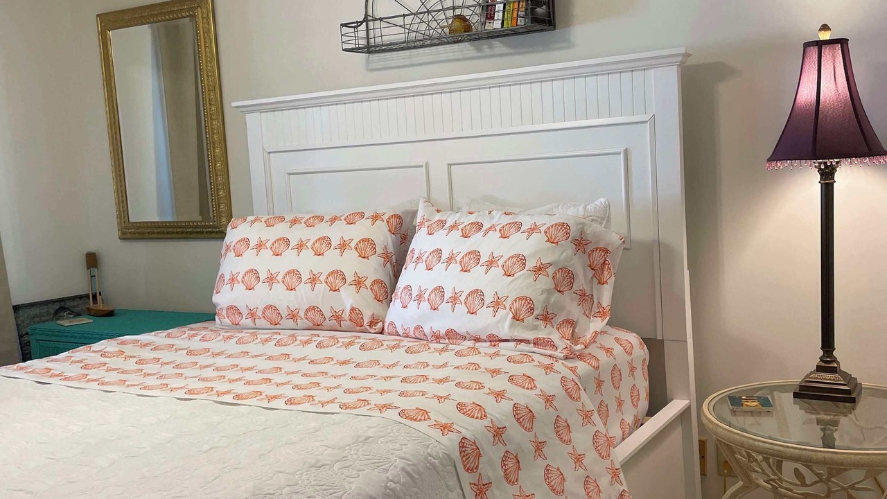 Photo of Bedroom in Calvert Beach-Long Beach