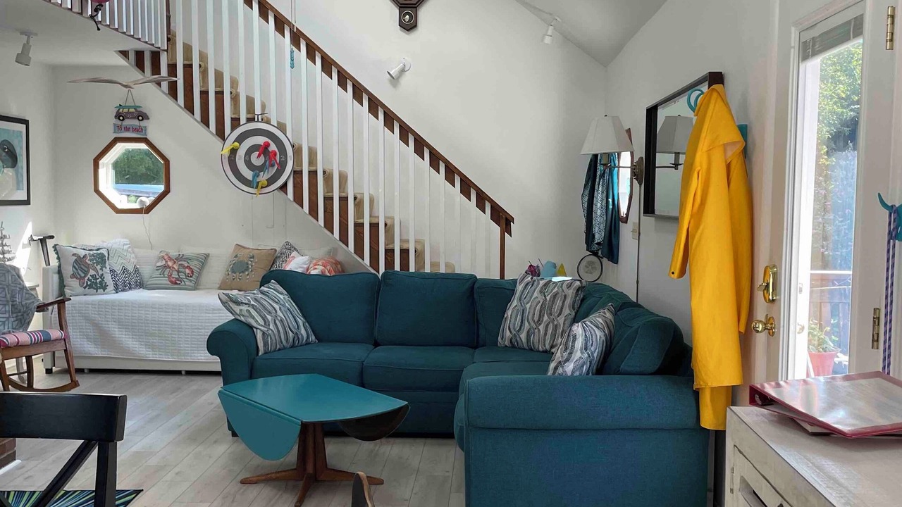 Photo of Livingroom in Calvert Beach-Long Beach