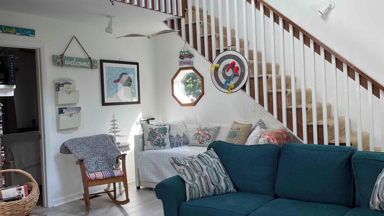 Photo of Livingroom in Calvert Beach-Long Beach