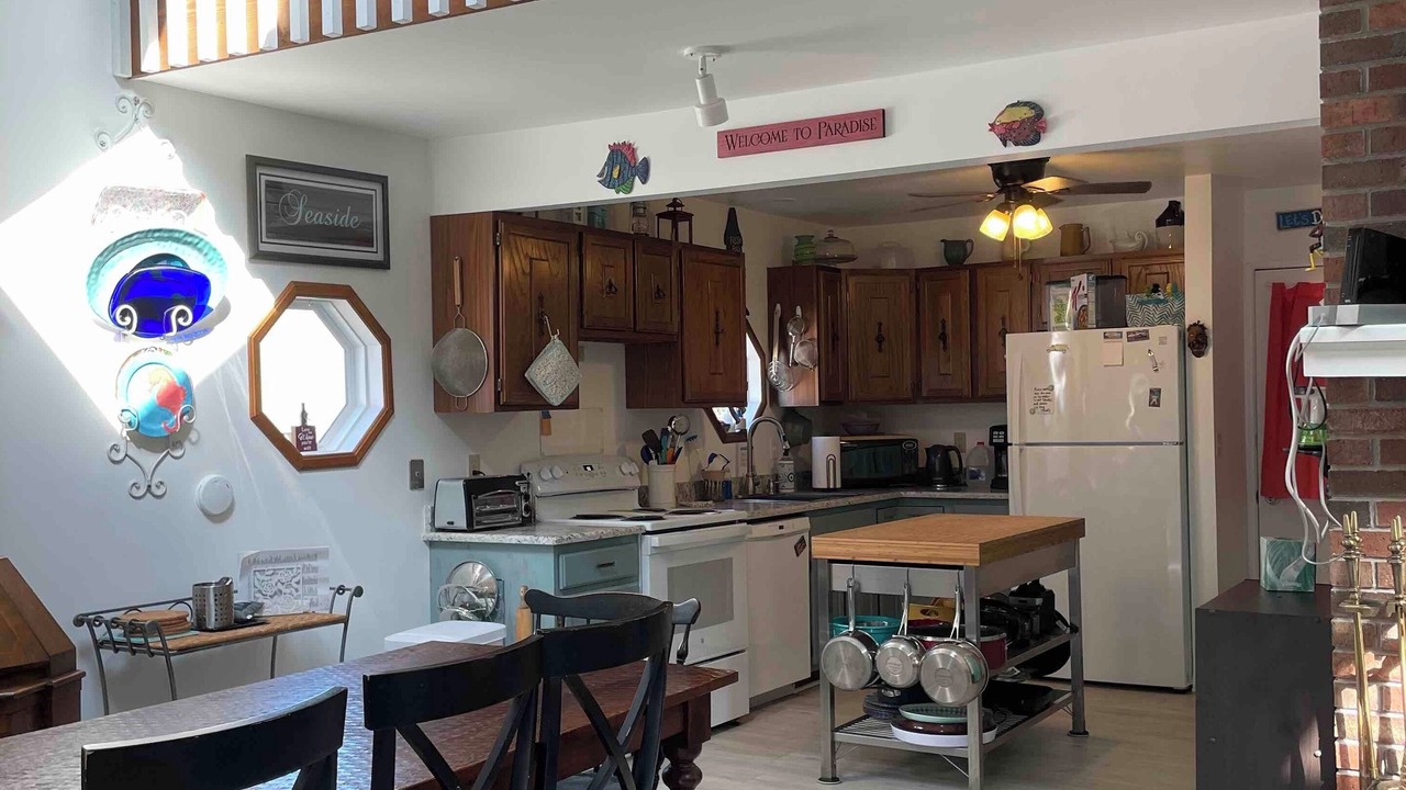 Photo of Kitchen in Calvert Beach-Long Beach