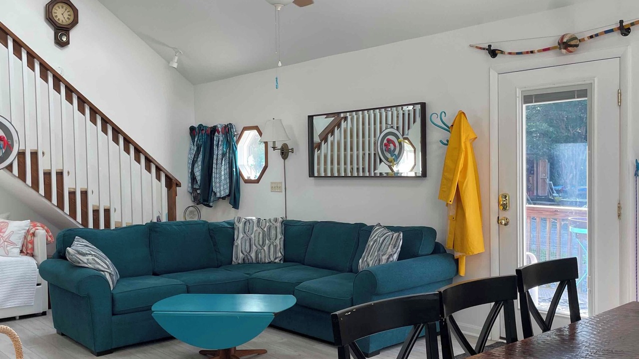 Photo of Livingroom in Calvert Beach-Long Beach