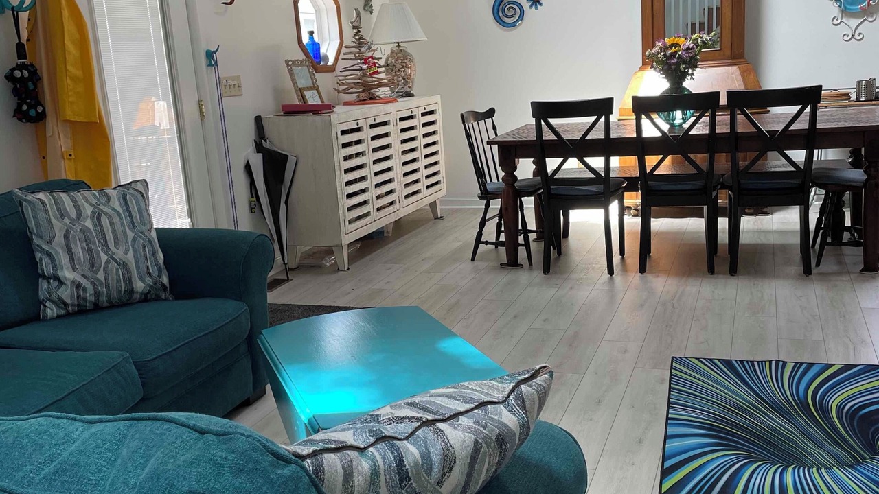Photo of Livingroom in Calvert Beach-Long Beach