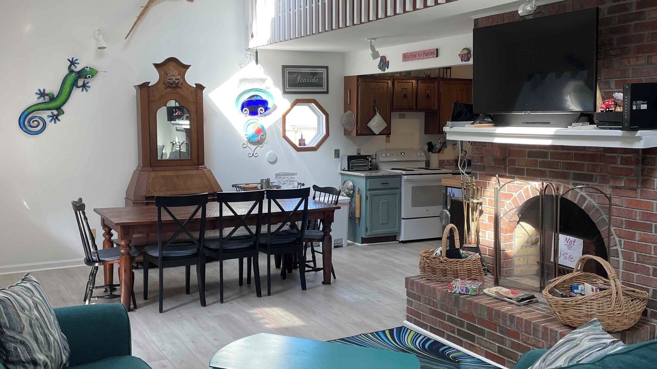 Photo of Livingroom in Calvert Beach-Long Beach