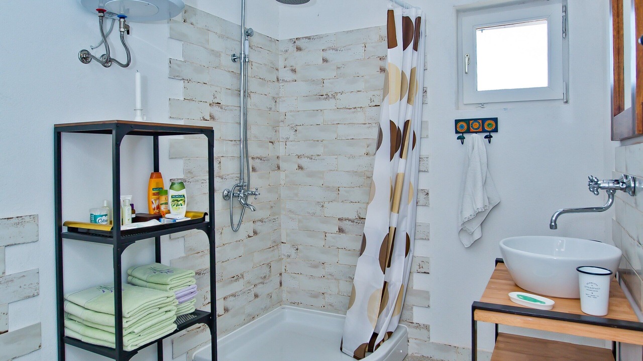 Photo of Bathroom in Cove Basina (Jelsa)