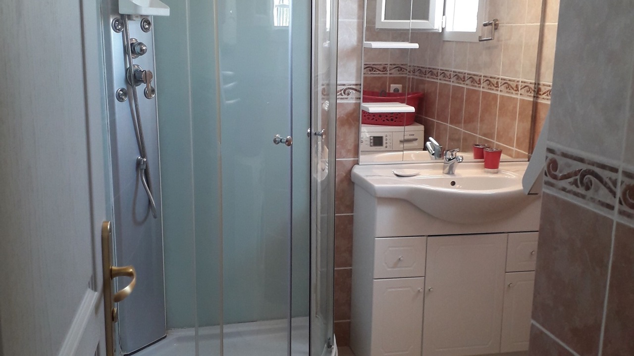 Photo of Bathroom in Prades-sur-Vernazobre