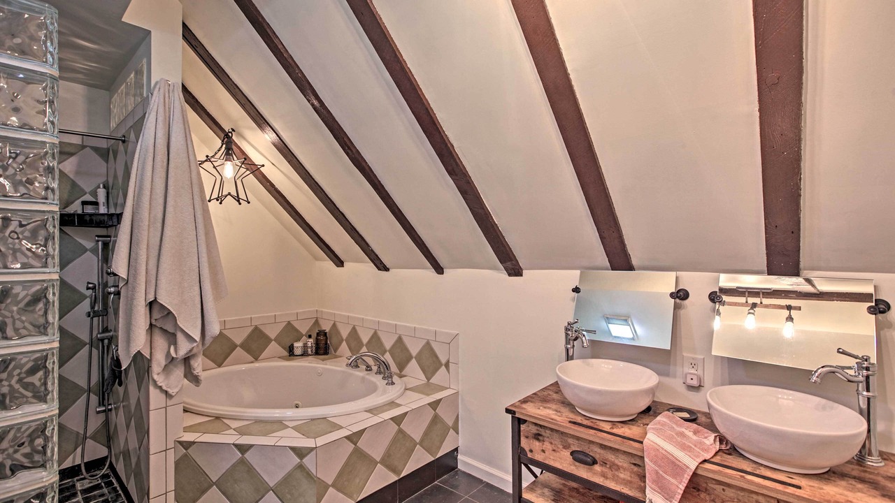 Photo of Bathroom in Scottsville