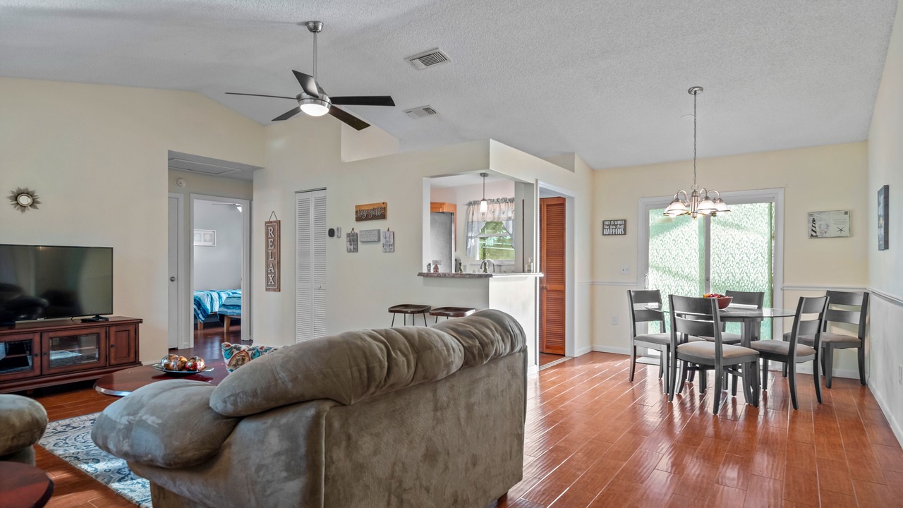 Photo of Livingroom in Deltona Lakes