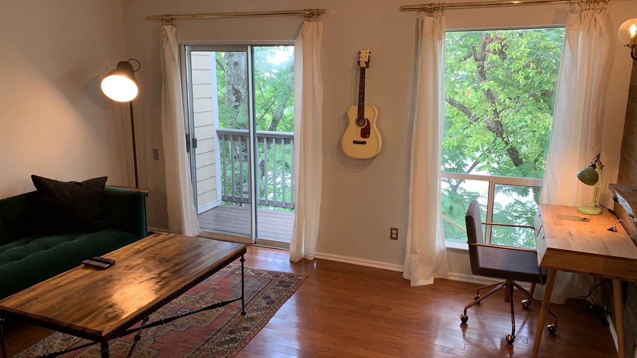 Photo of Livingroom in North Capitol