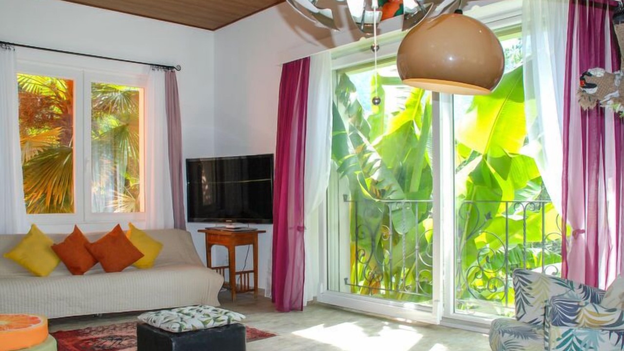 Photo of Livingroom in Negrentino