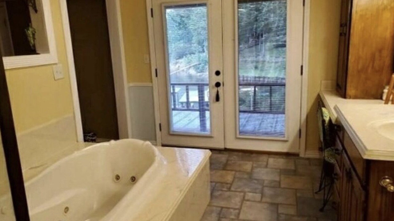 Photo of Bathroom in Hemphill