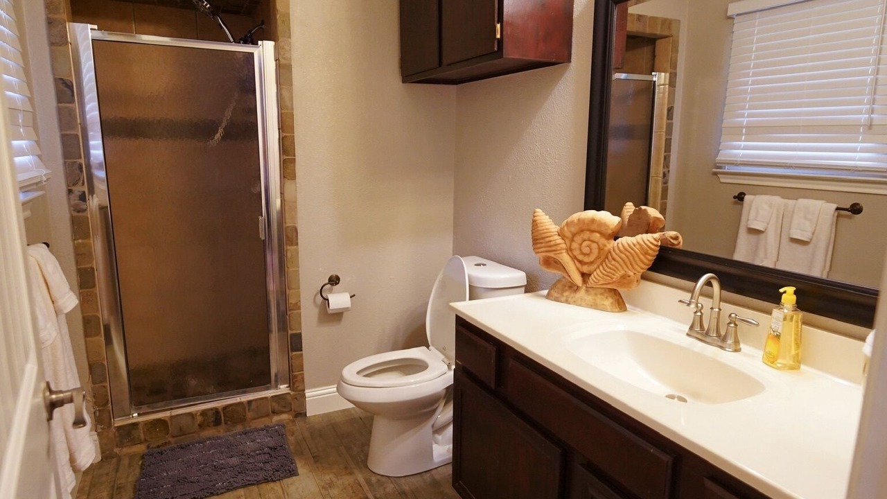 Photo of Bathroom in Ovilla