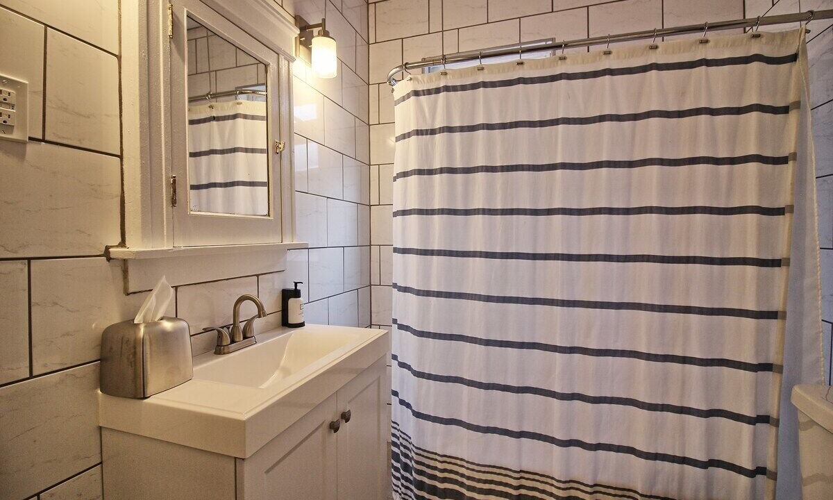 Photo of Bathroom in Tower Grove South
