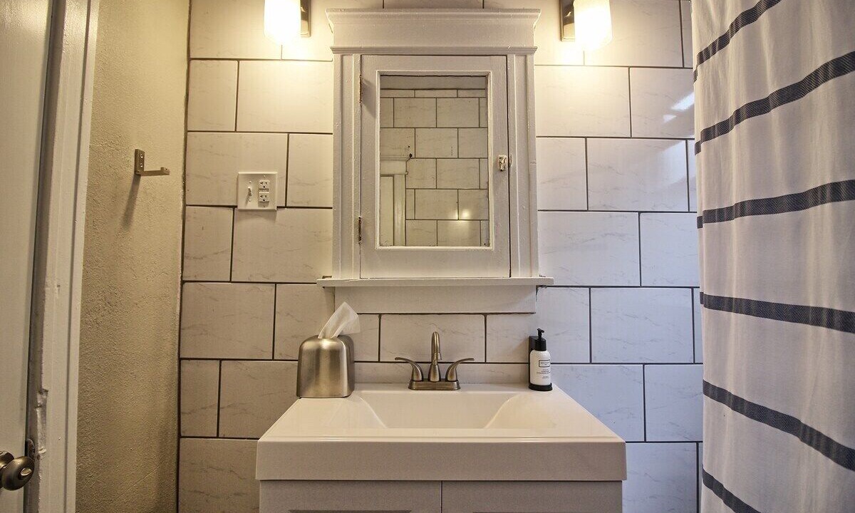 Photo of Bathroom in Tower Grove South