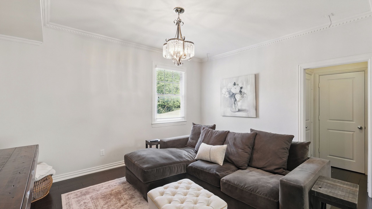 Photo of Livingroom in Historic Downtown Grapevine