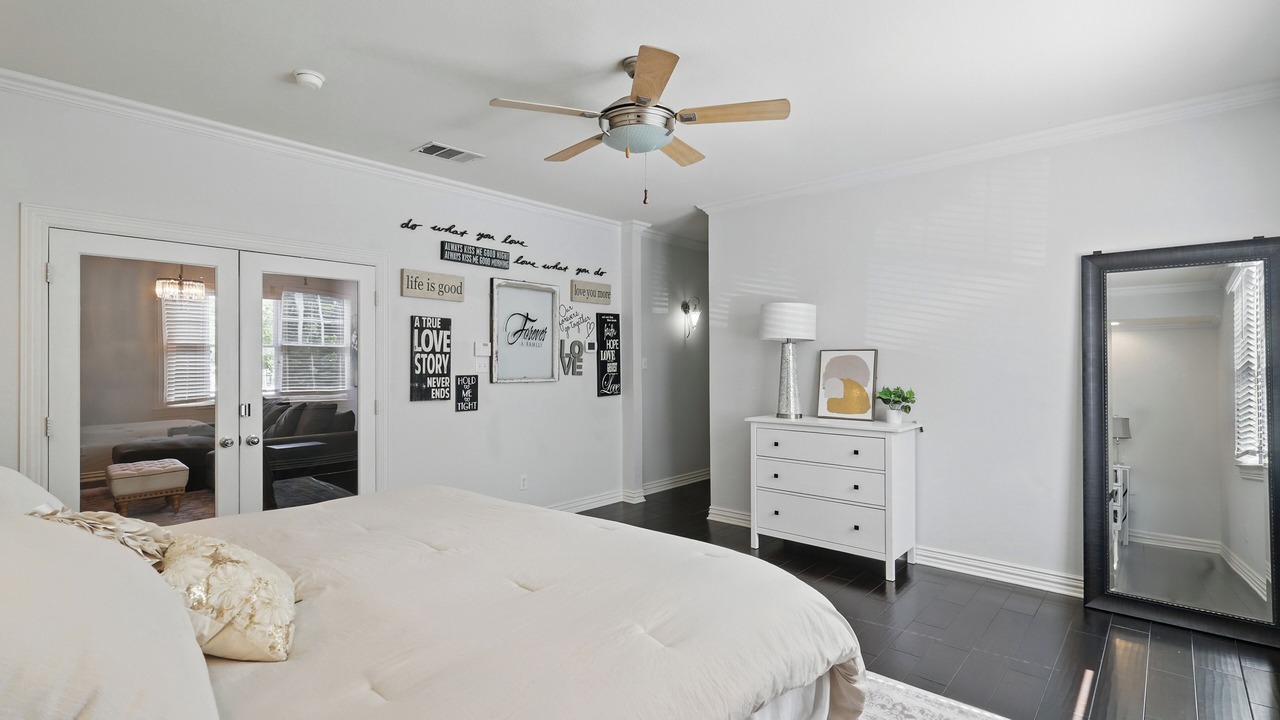 Photo of Bedroom in Historic Downtown Grapevine