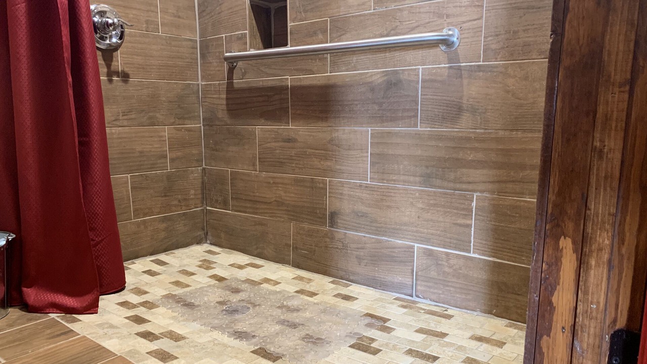 Photo of Bathroom in Cache