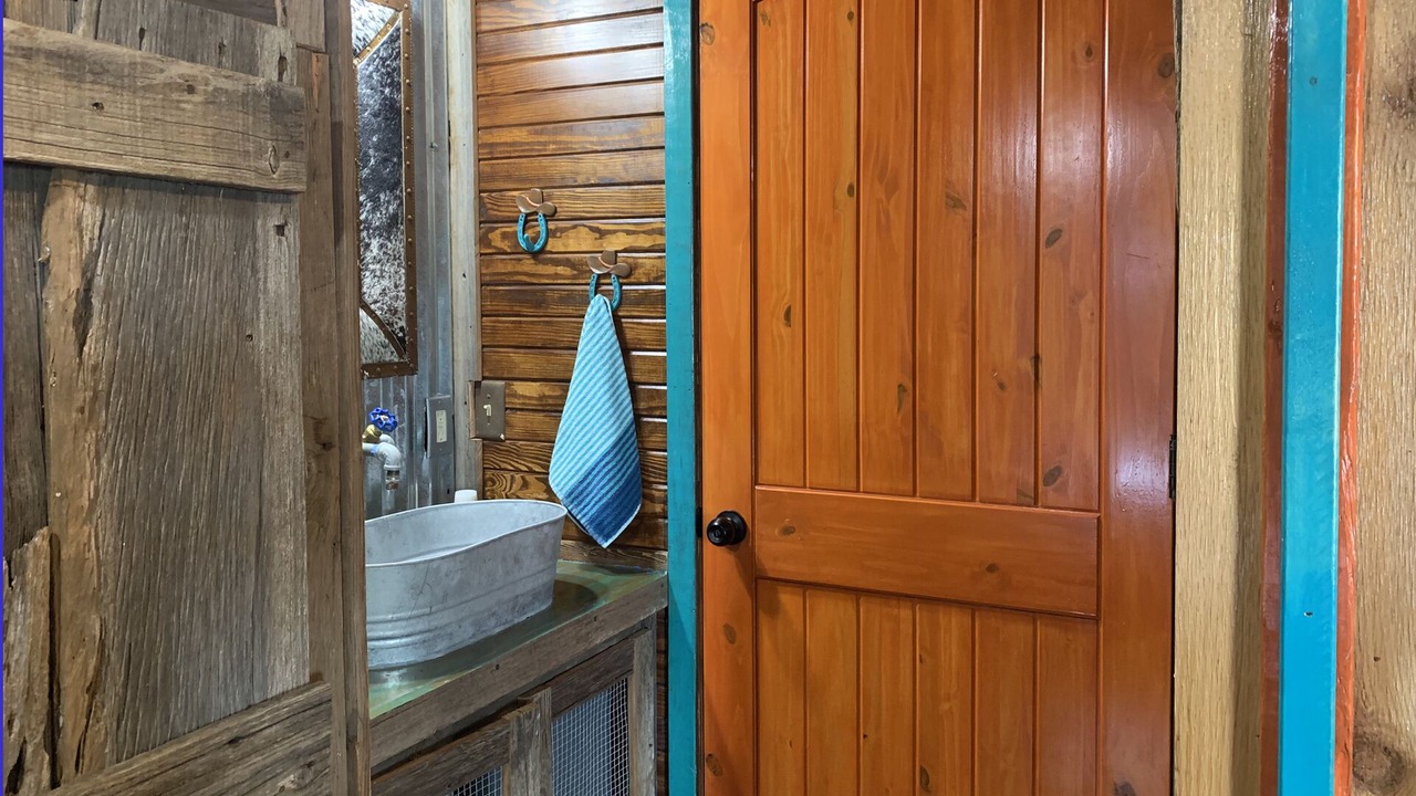 Photo of Bathroom in Cache