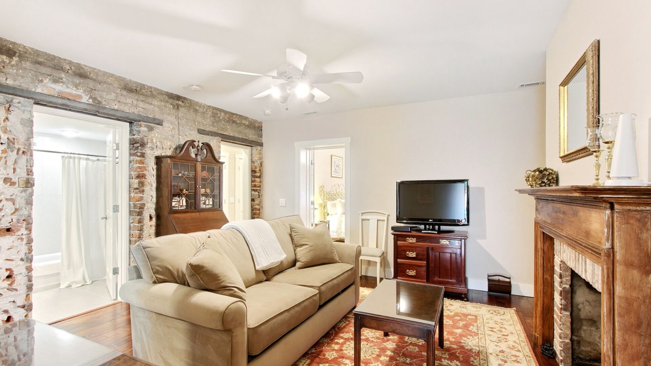 Photo of Livingroom in Savannah Victorian District
