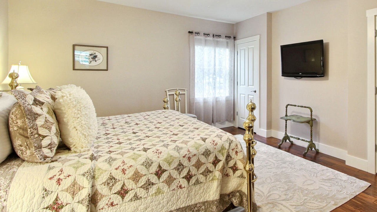 Photo of Bedroom in Savannah Victorian District