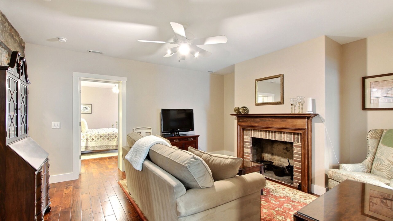 Photo of Livingroom in Savannah Victorian District