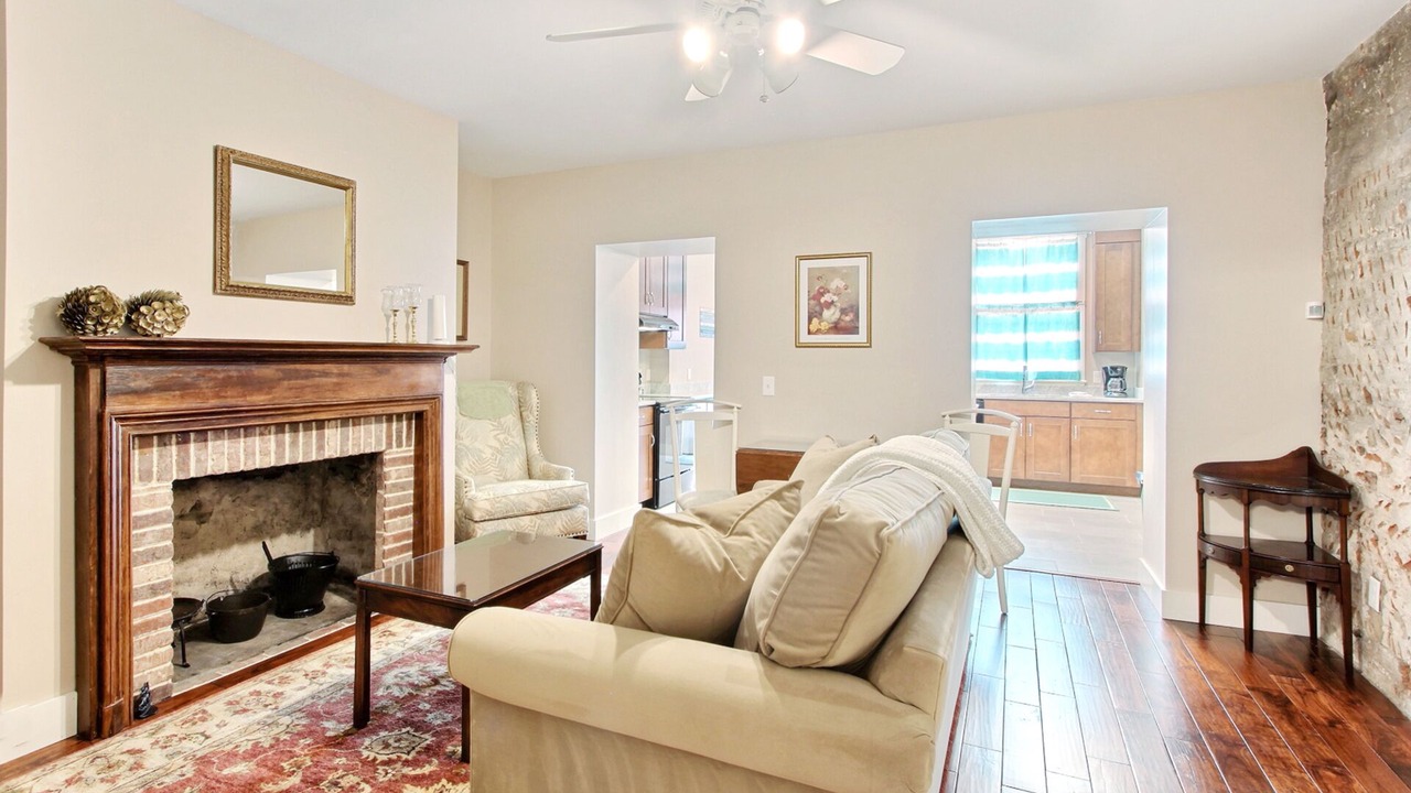 Photo of Livingroom in Savannah Victorian District