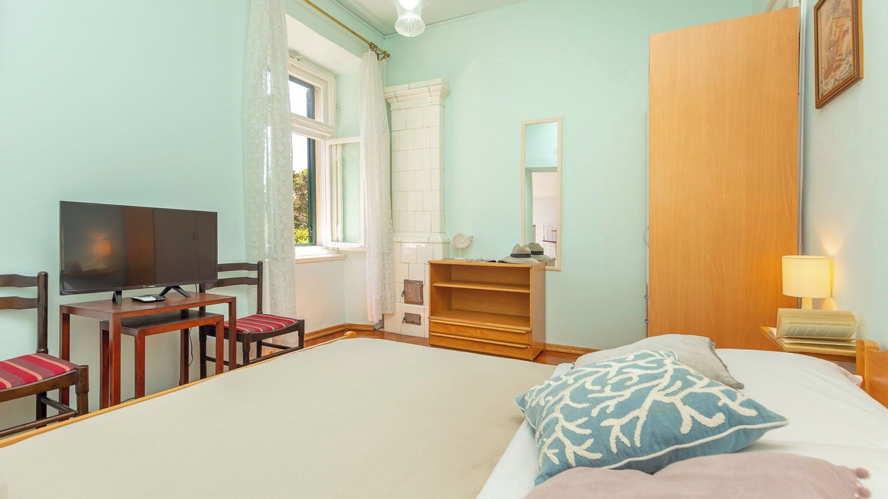 Photo of Bedroom in Pile
