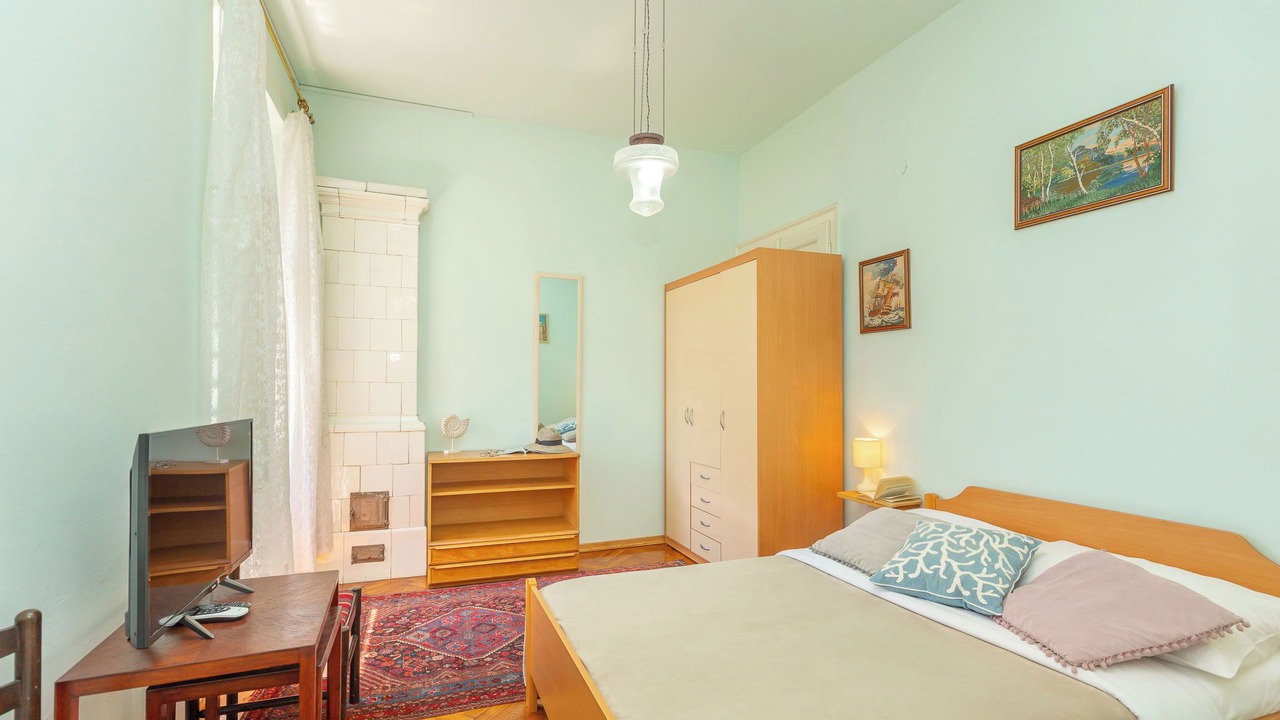 Photo of Bedroom in Pile