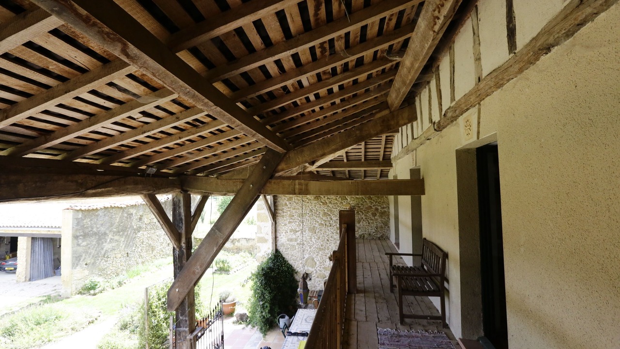 Photo of Patio Balcony in Esparron
