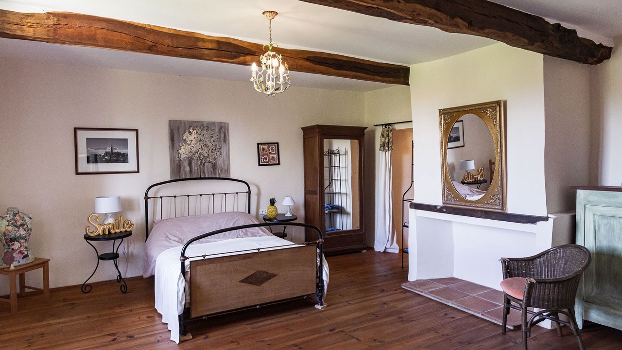 Photo of Bedroom in Esparron