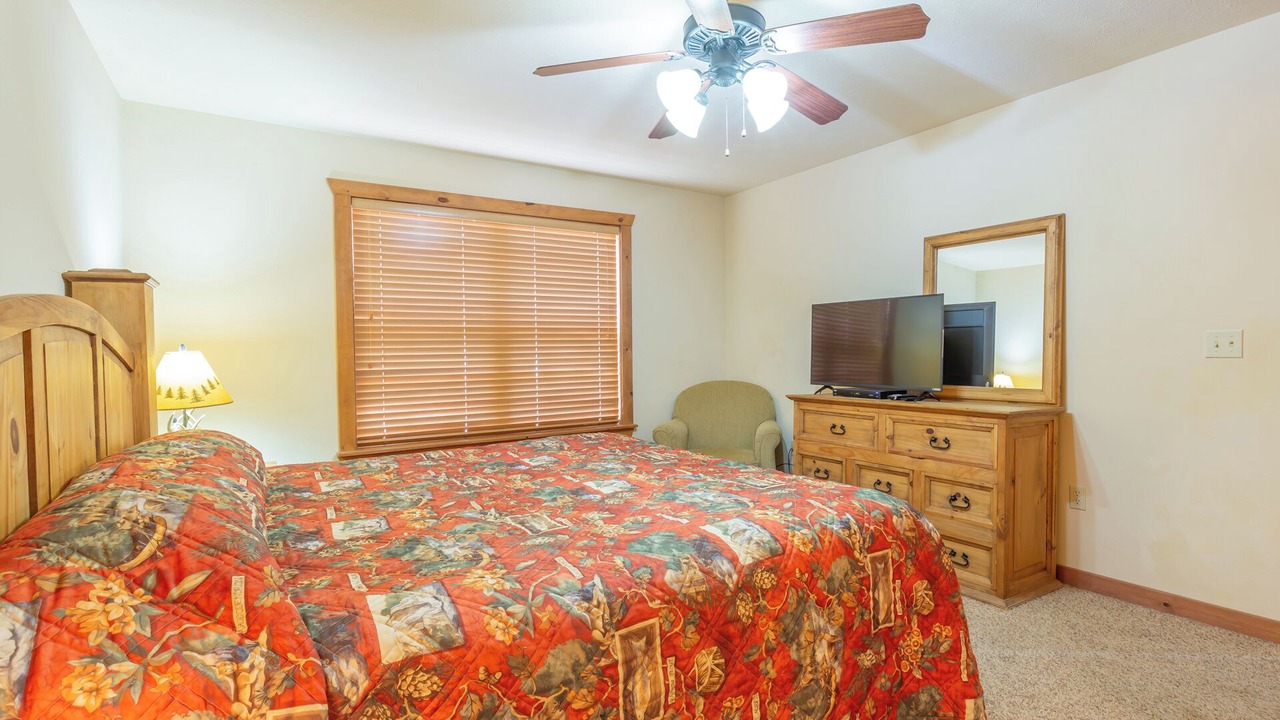 Photo of Bedroom in Reeds Spring