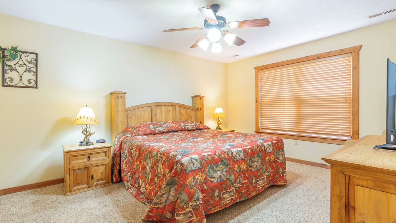 Photo of Bedroom in Reeds Spring