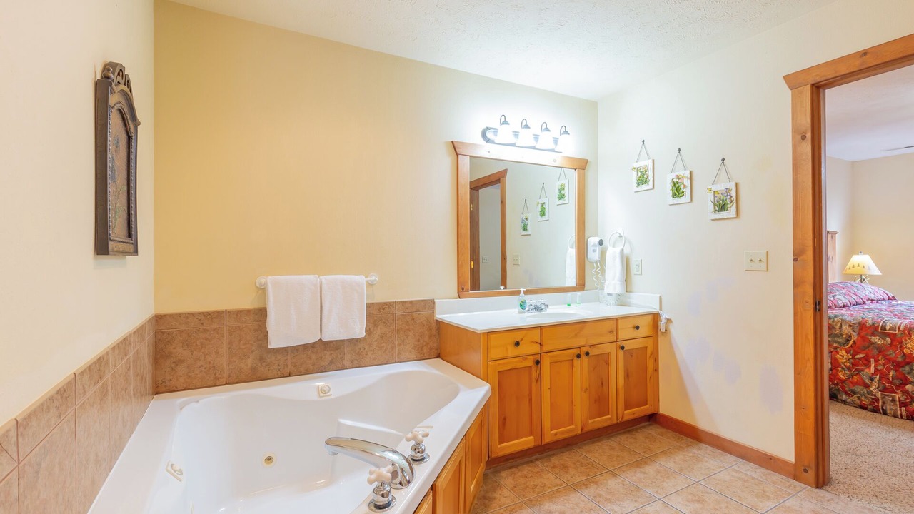 Photo of Bathroom in Reeds Spring