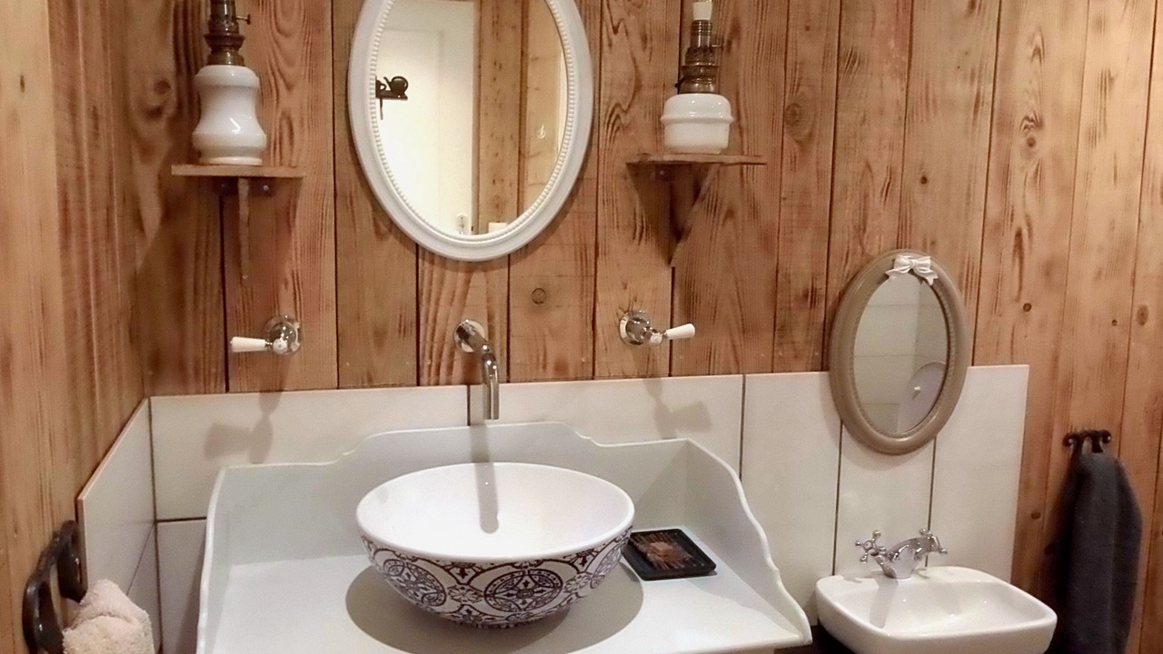 Photo of Bathroom in Auzon Communaute