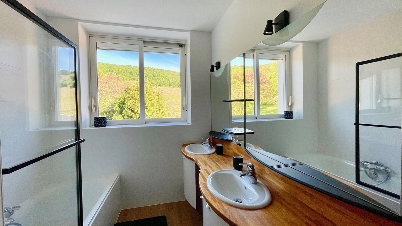 Photo of Bathroom in Rully
