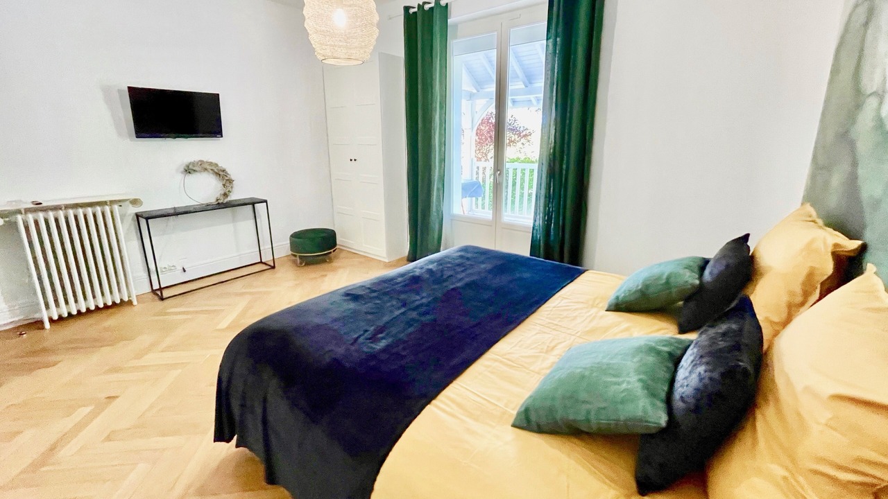 Photo of Bedroom in Rully