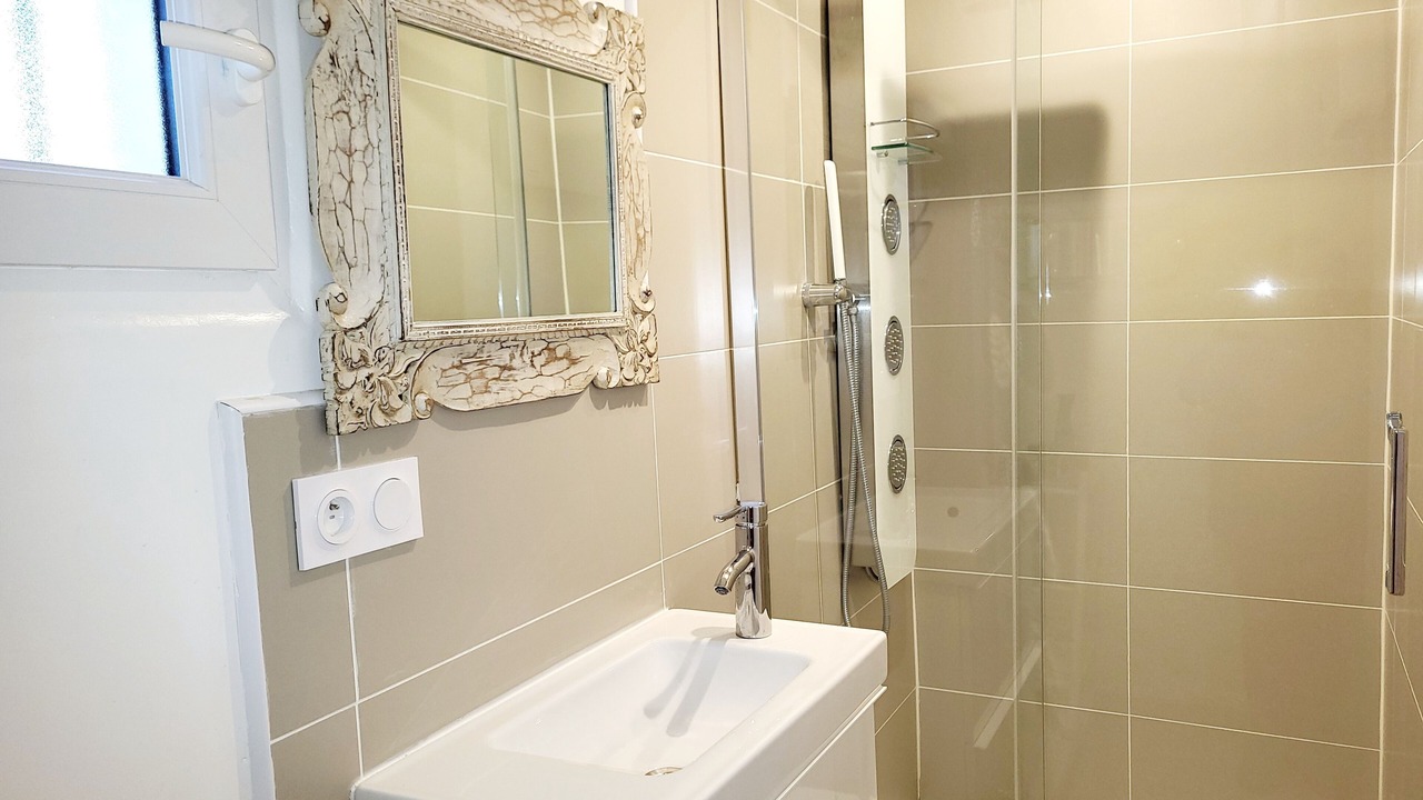 Photo of Bathroom in 11th Arrondissement