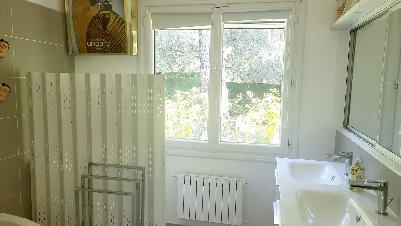 Photo of Bathroom in 11th Arrondissement