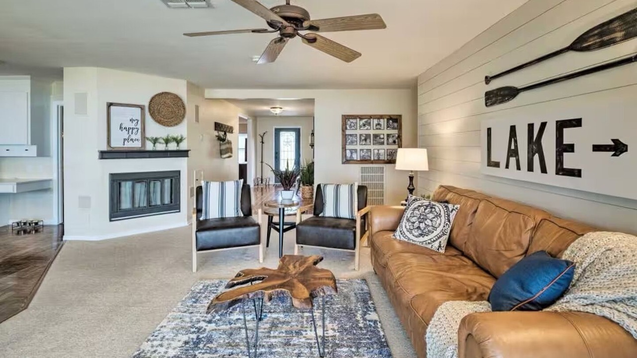Photo of Livingroom in Silver Creek Village